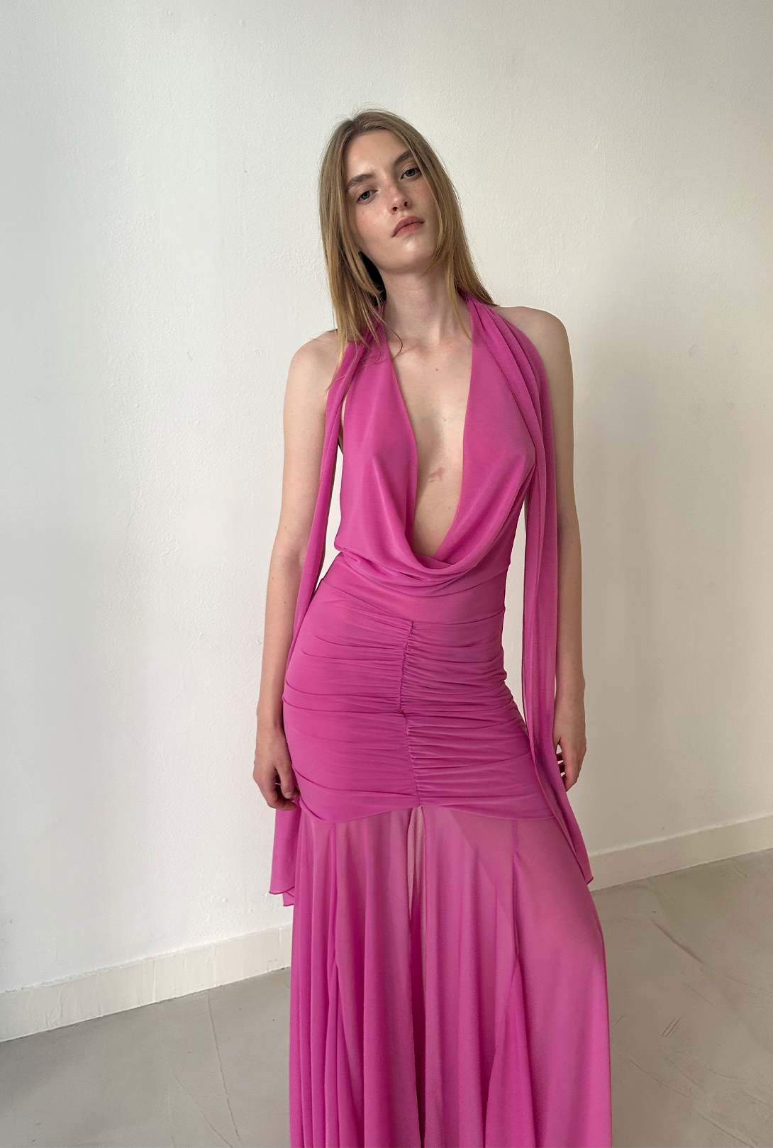 DALI PLUNGE HALTERNECK DRESS